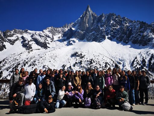 Groupe en visite à la Mer de Glace.