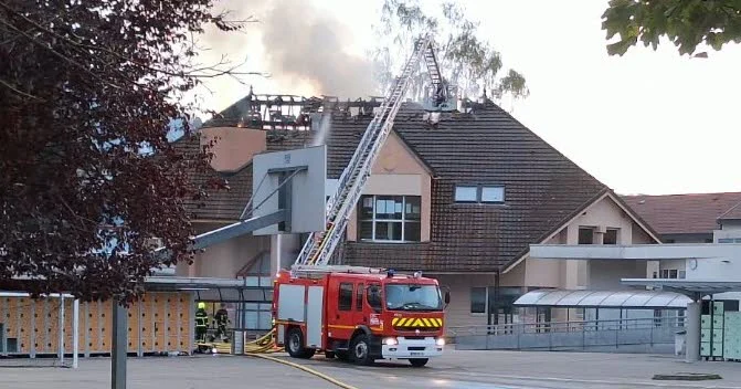 haute-savoie-bonneville-un-incendie-en-cours-au-service-jeunesse.webp